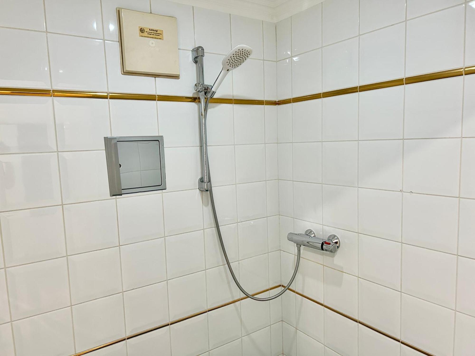 Stylish Schonbrunn Apartments - Free Underground Parking Wenen Buitenkant foto