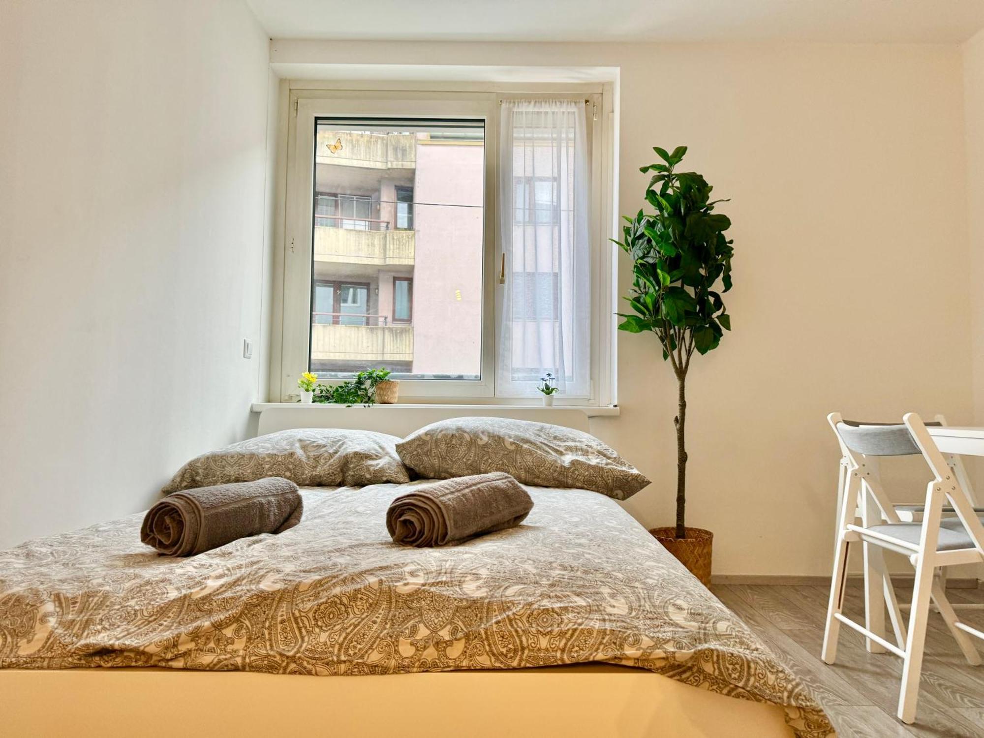 Stylish Schonbrunn Apartments - Free Underground Parking Wenen Buitenkant foto