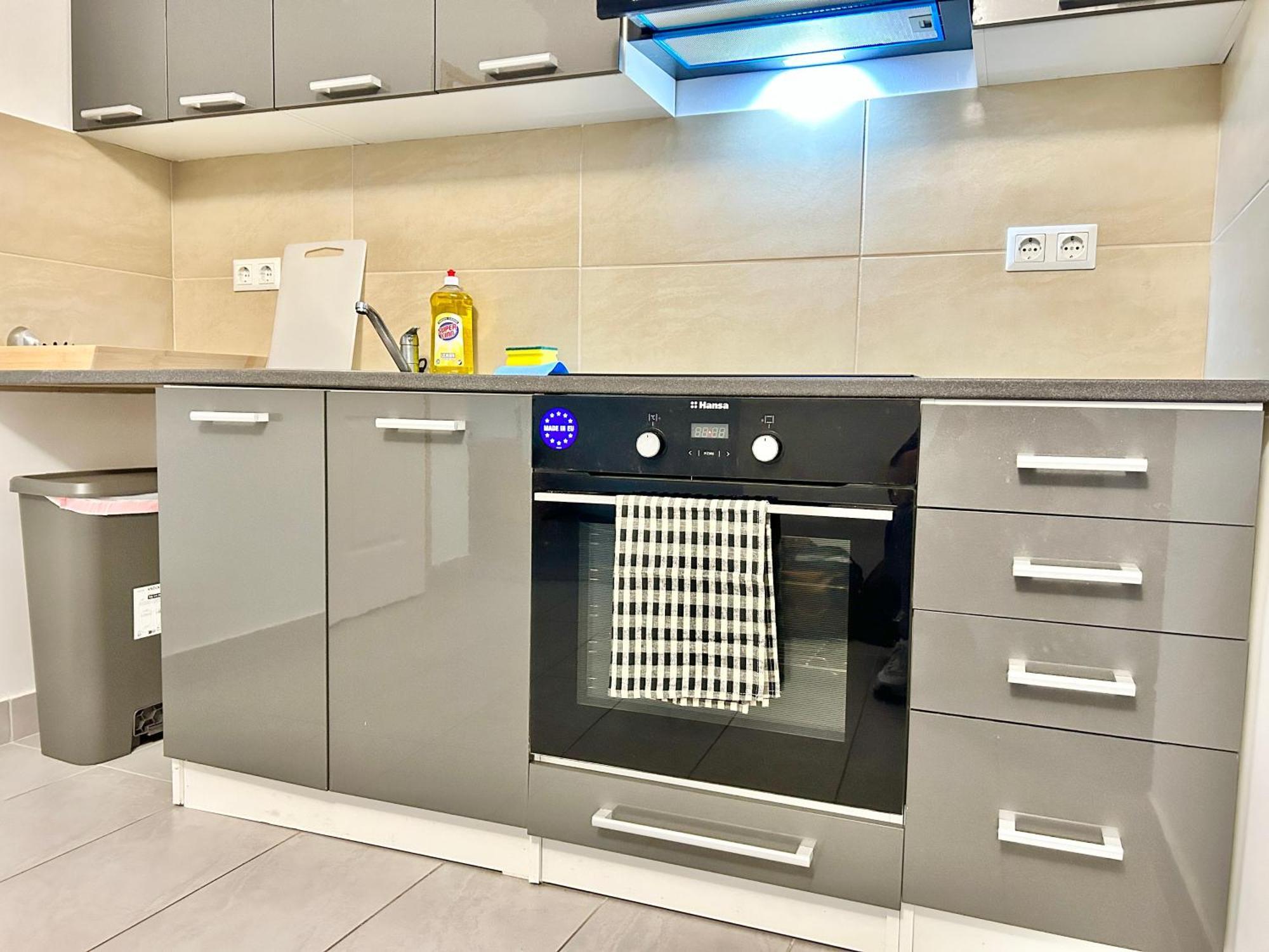 Stylish Schonbrunn Apartments - Free Underground Parking Wenen Buitenkant foto