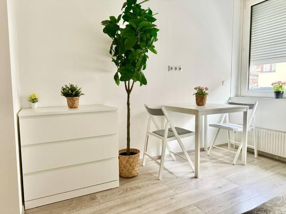 Stylish Schonbrunn Apartments - Free Underground Parking Wenen Buitenkant foto